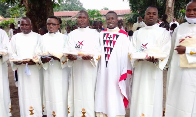 Ordinations sacerdotales à Idiofa: les jeunes prêtres prêchent l’amour, la réconciliation et la Paix!