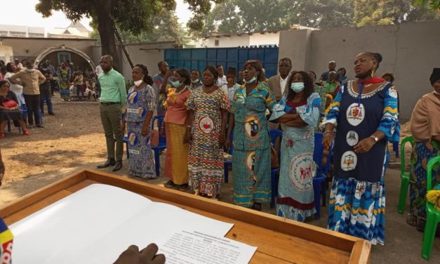 Les anciens Kizito et Anuarité du diocèse d’Idiofa sensibilisent sur les 35 ans du groupe dans le Diocèse d’Idiofa