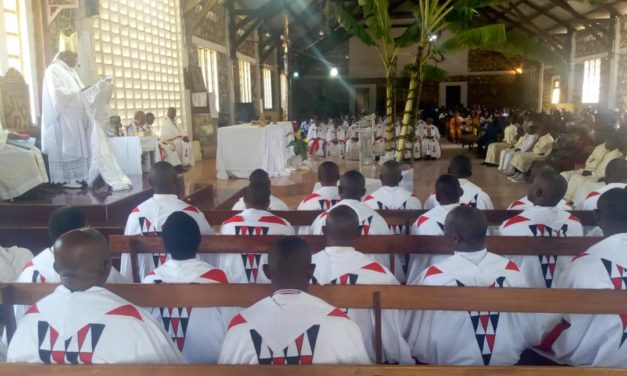 La Messe Chrismale a été célébrée à Idiofa ce mardi dans la cathédrale Saint Kizito!