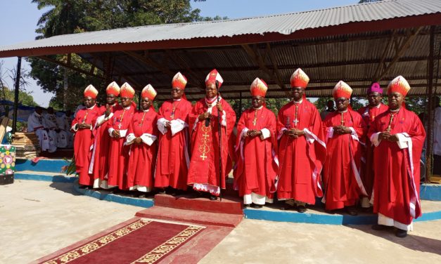 Le Cardinal Fridolin Ambongo a clôturé le centenaire de l’Evangélisation du diocèse d’Idiofa